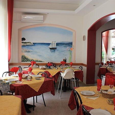 Hotel Susanna Rimini Exterior photo