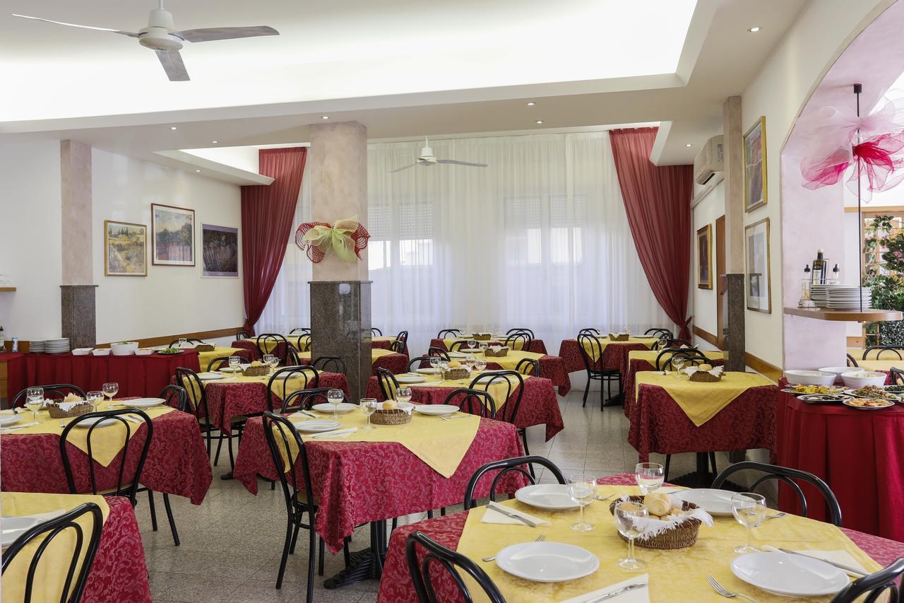 Hotel Susanna Rimini Exterior photo